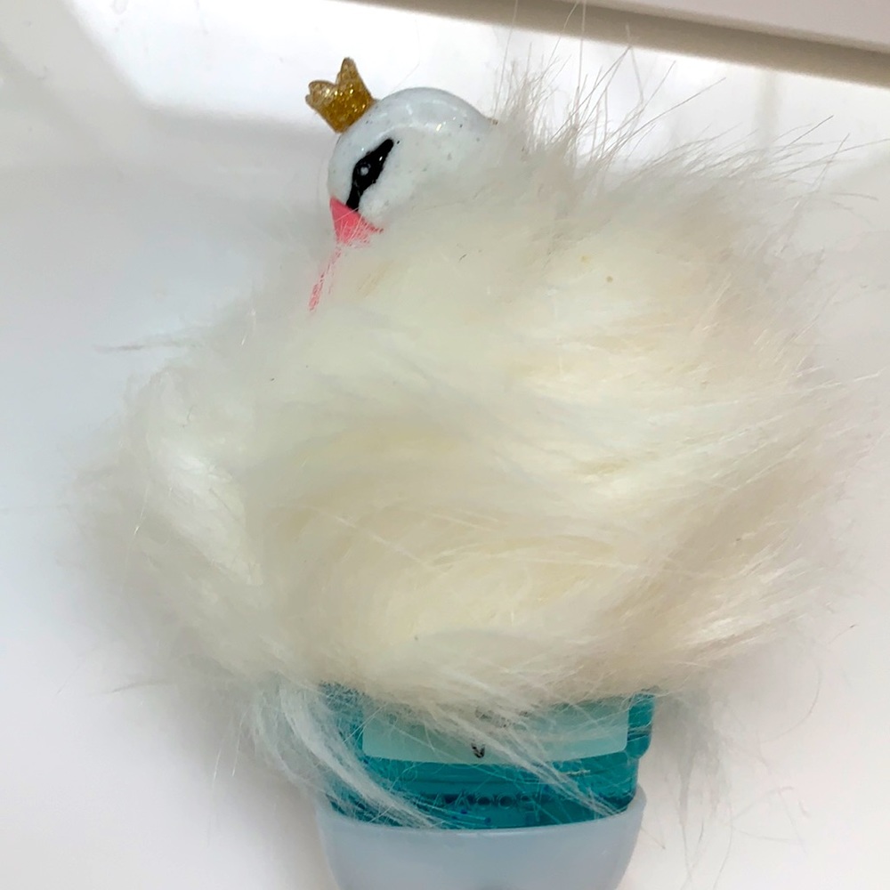 Bath and Body Works Swan Song Hand Sanitizer Hold